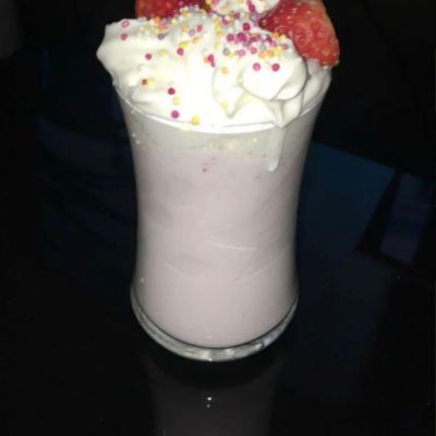 Ma-Noor Strawberry Milkshake